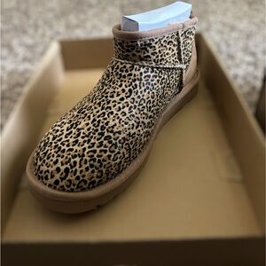 NWT UGG Ultra Mini Speckles